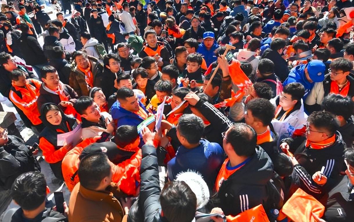 关于赛地聚焦：中超冲刺阶段热度飙升，山东泰山状态回暖，话题不断，资深球员宣示担当的信息